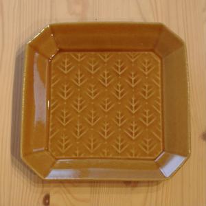 キャメル隅切正方皿 cedarpattern
